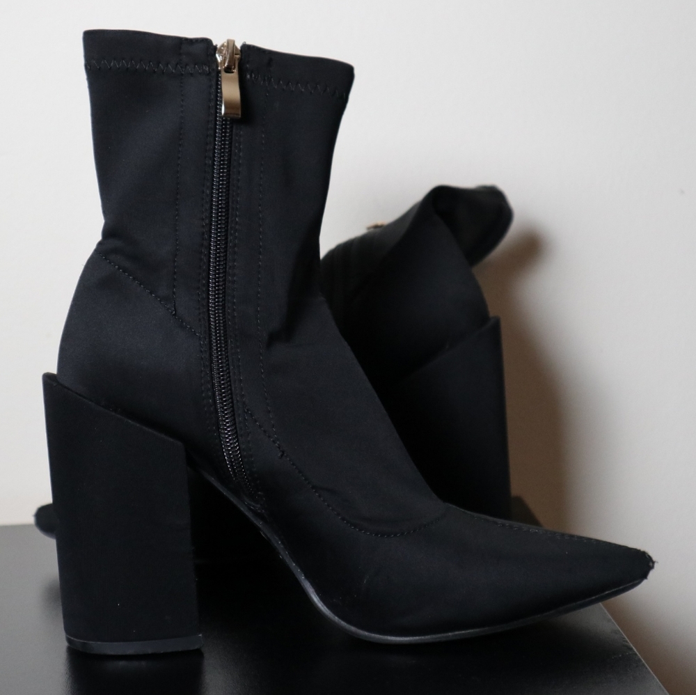 Pointed toe heel lycra sock boots